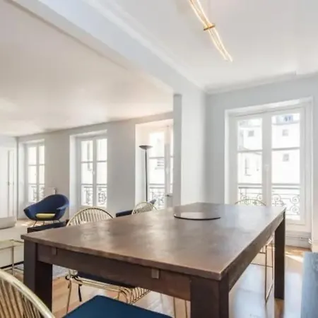 Spacious Flat In Le Marais Paris